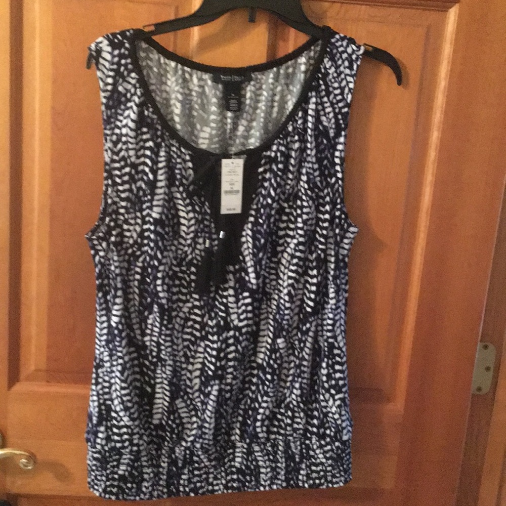 Multi color sleeveless top